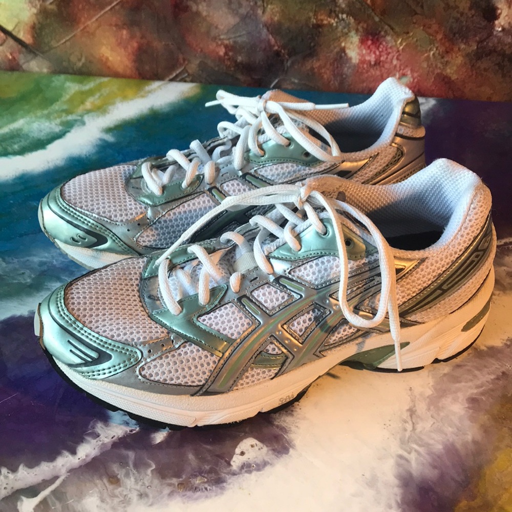 Women’s Asics TN863 gel 1130 size 8.5 white/green